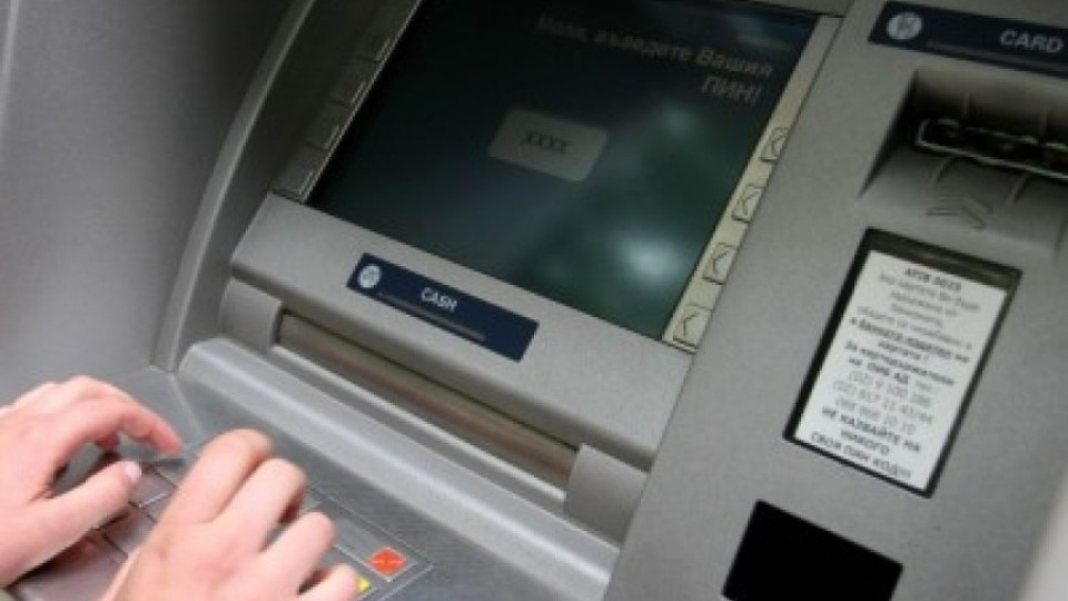 Апаш източи 10 банкомата за минути | StandartNews.com