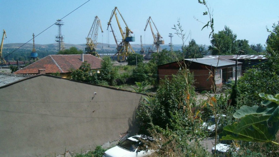 Пияна шофьорка се натресе в билборд | StandartNews.com