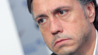 Илиан се кара, Тонев мълчи