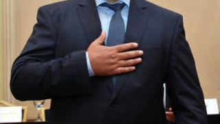 Бойко се фука с каре дами   