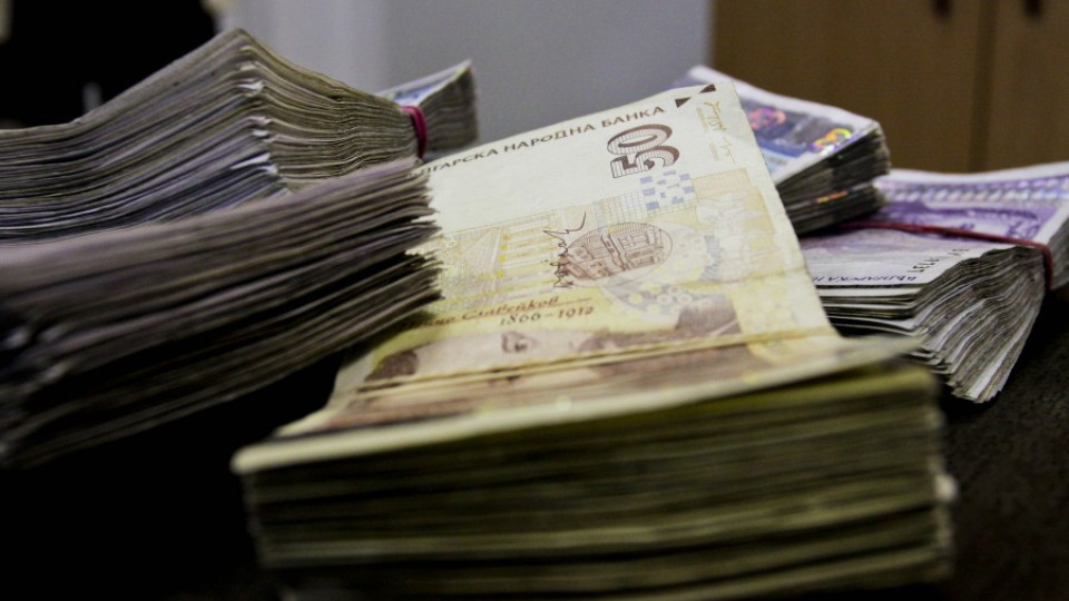 Данък "лихви" провокира банките за бонуси | StandartNews.com