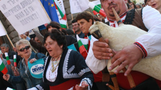 Премиерът: Цинично е да ми искат още милиони за Девин