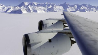 Арктика се топи, Антарктида набъбва