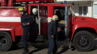 Наркомани запалиха блок с банка