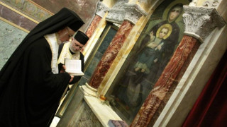 Епископ Тихон освети иконките на "Стандарт"