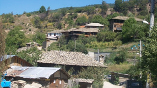 Богатите се изнасят на село
