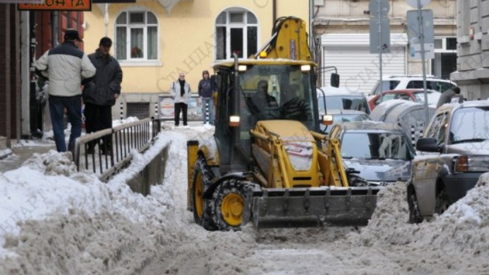 Търсят на пожар шофьори на снегорини | StandartNews.com