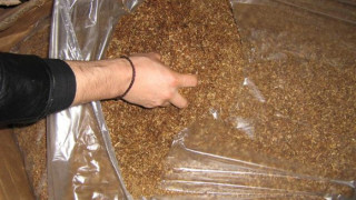 Куриери разнасят пратки с контрабанден тютюн 