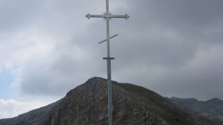 Монтираха кръст на връх за 100 г. свобода