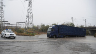 Потоп заля три училища в Кърджали 