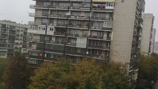 Поп гони злото от прокълнат блок