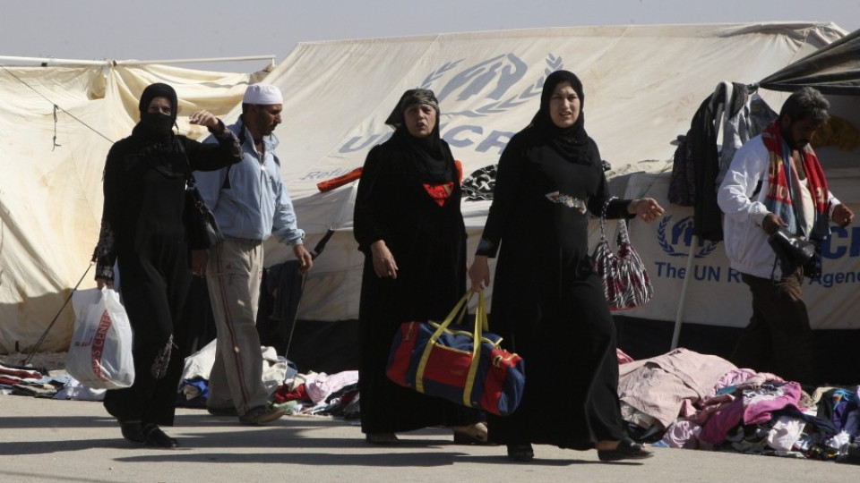 Опъваме палатки за 1000 сирийци     | StandartNews.com