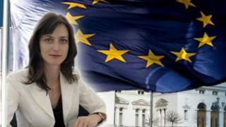 Евродепутат с конкурс за ученици