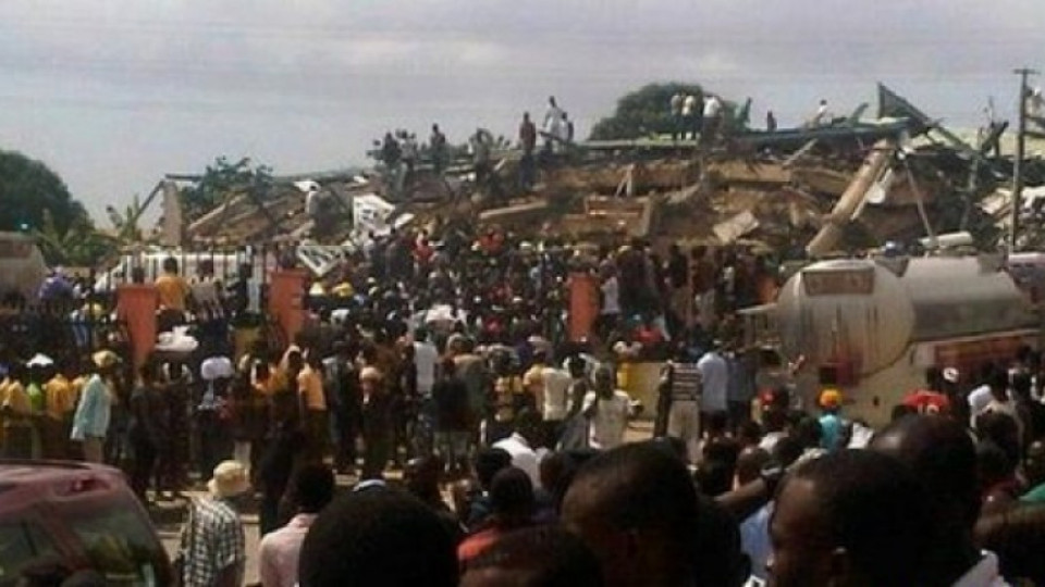 5-етажен мол затрупа 50 души в Гана | StandartNews.com