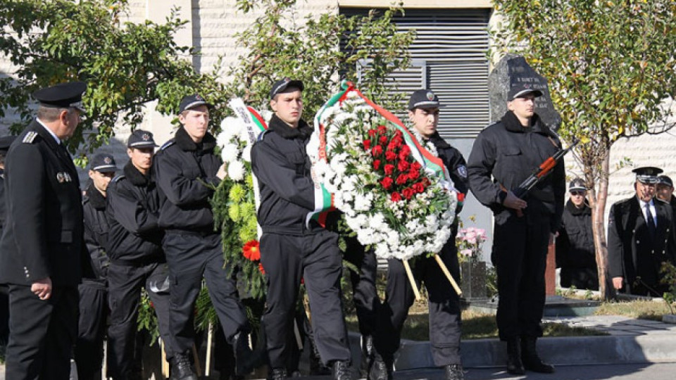 Полицаи благодариха на децата си | StandartNews.com