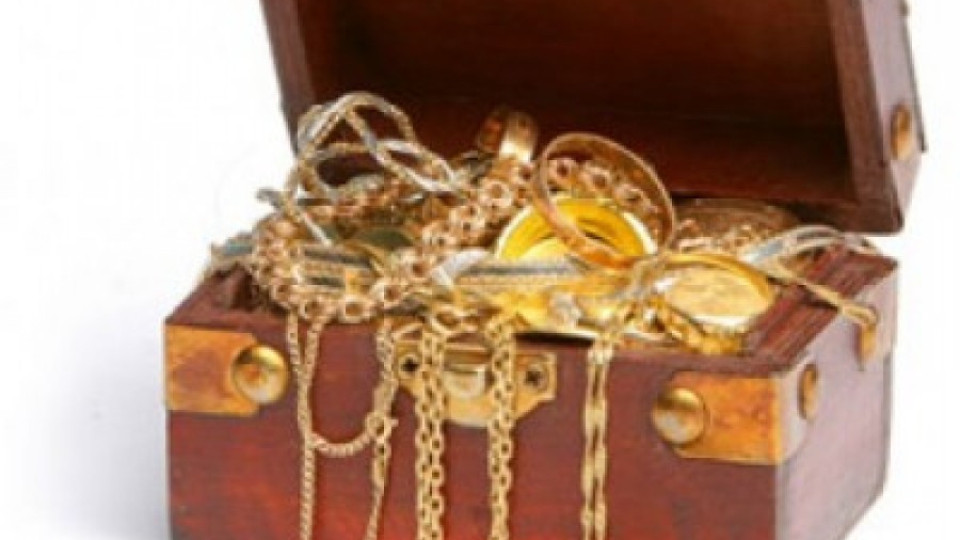 Властта се събира до ковчежето със злато | StandartNews.com