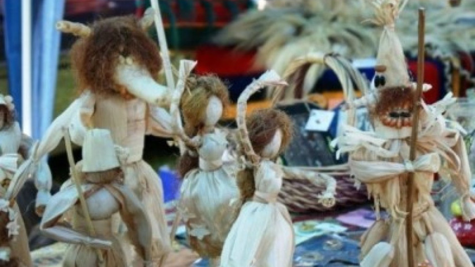 Митко Щерев свири за куклите от шума | StandartNews.com