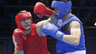 Тервел Пулев учи хлапета да се боксират