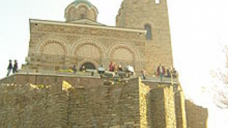 Студенти качват Царевец на 8.12   
