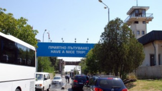 Затварят за нощ границата с Турция