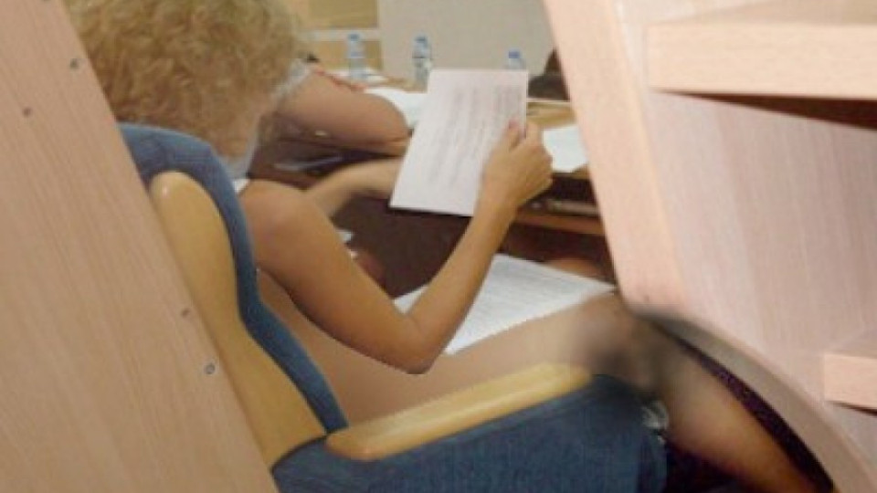Прокурор подхваща "голата съветничка" | StandartNews.com