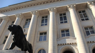 Куфар изпразни Съдебната палата