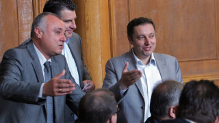 Отцепници дават парите си на СДС