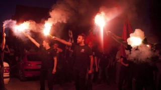 Хвърлиха бомба в сградата на гръцка партия