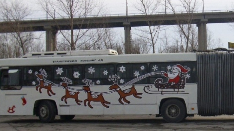 Дядо Коледа вози с автобус в Търново | StandartNews.com