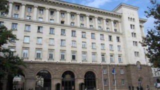 Учени на протест заради далавери с изследвания