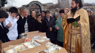 100 кг риба раздадоха на Никулден      