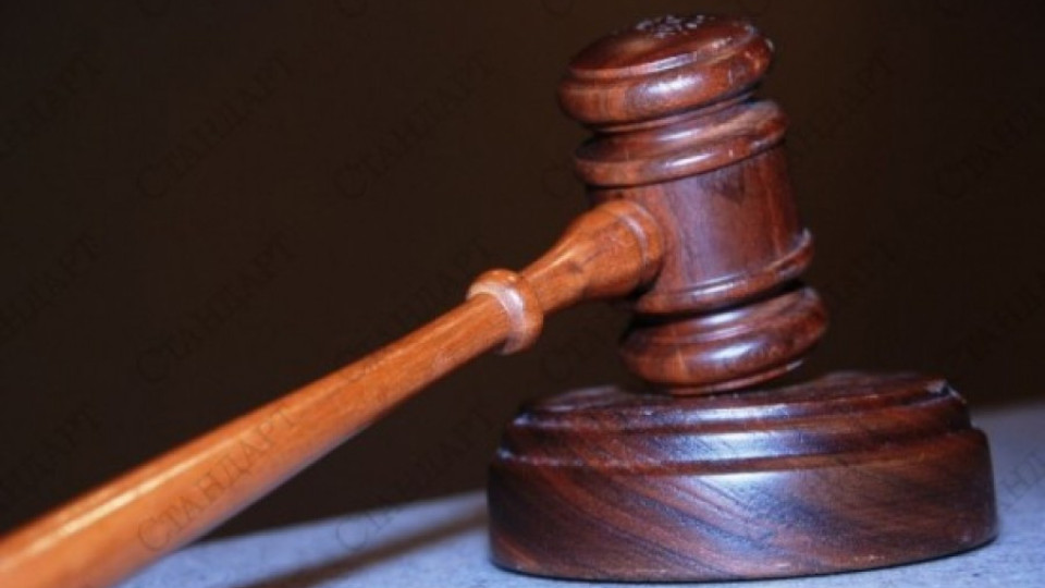 Темида си раздава коледни бонуси | StandartNews.com
