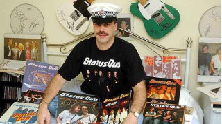 Полицай изгледал 180 концерта на Status Quo