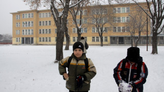 Плашат с решетки пияната учителка