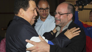 Вещаят край на Чавес и Мандела