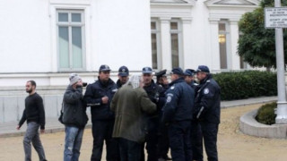 Доматени бомби до Съдебната палата 