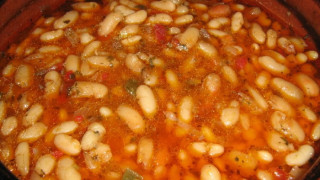 Габровци с боб и ракия за апокалипсиса