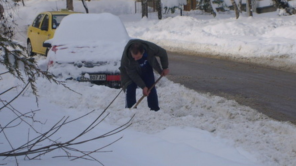 Изтеглиха затънала патрулка в снега  | StandartNews.com