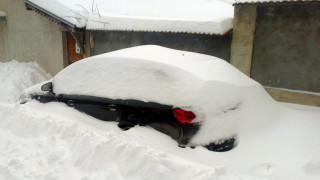 Стотици заклещени в преспите