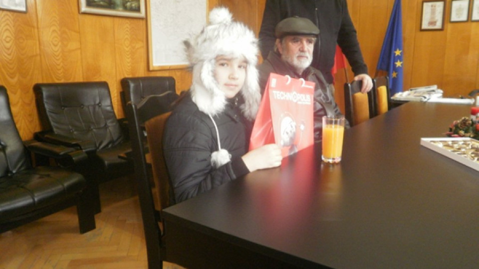 Подаръци за децата на загинали полицаи | StandartNews.com