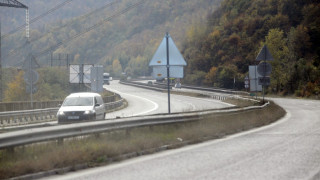 Пускат две платна  на изхода на София   