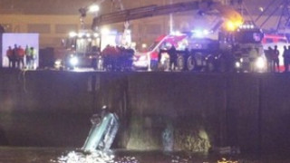 Българин загина след полет с бус в морето
