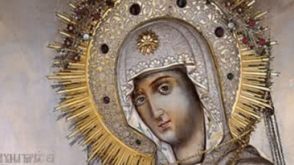 Чудотворна Св. Богородица пристигна за Бъдни вечер | StandartNews.com