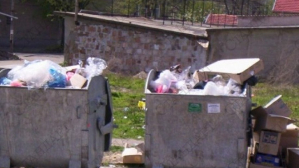 Контейнери преляха от боклук | StandartNews.com