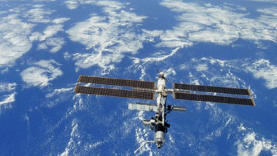 Космонавти вдигат 15 наздравици | StandartNews.com