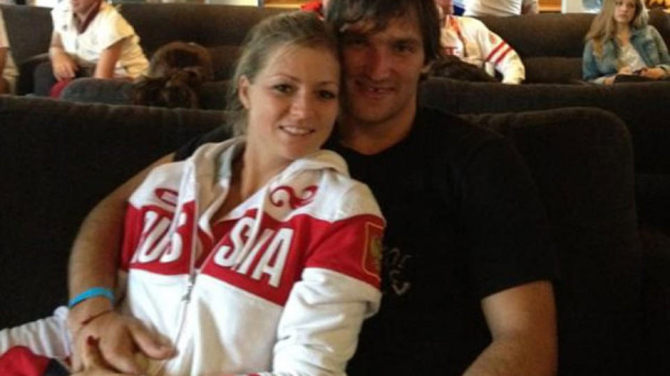 Кириленко се сгоди за хокеист | StandartNews.com