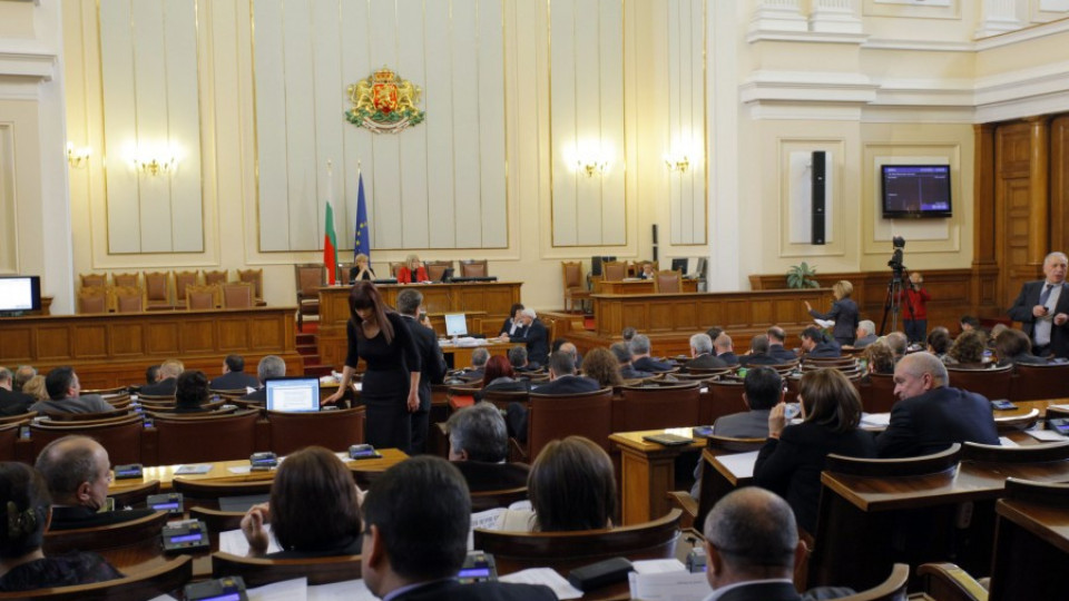 Депутатите с 620 неизвинени отсъствия | StandartNews.com