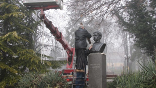 Възстановиха плячкосан бюст-паметник