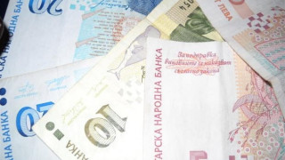 Продавачка обра касата на гробище