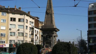 Ремонтират и Паметника на Левски   